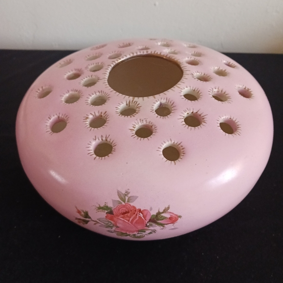 Granny Cottage core flower frog vase design pink roses - Picture 6 of 7